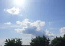 Sumaré um dia com sol entre poucas nuvens